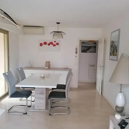 Apartment Avec Piscine De Copropriete Antibes